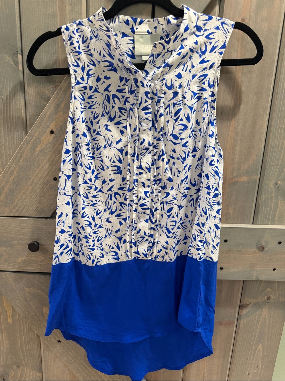 Anthropologie Maeve 100% Silk Blue White Sleeveless Pleated Blouse Size 2